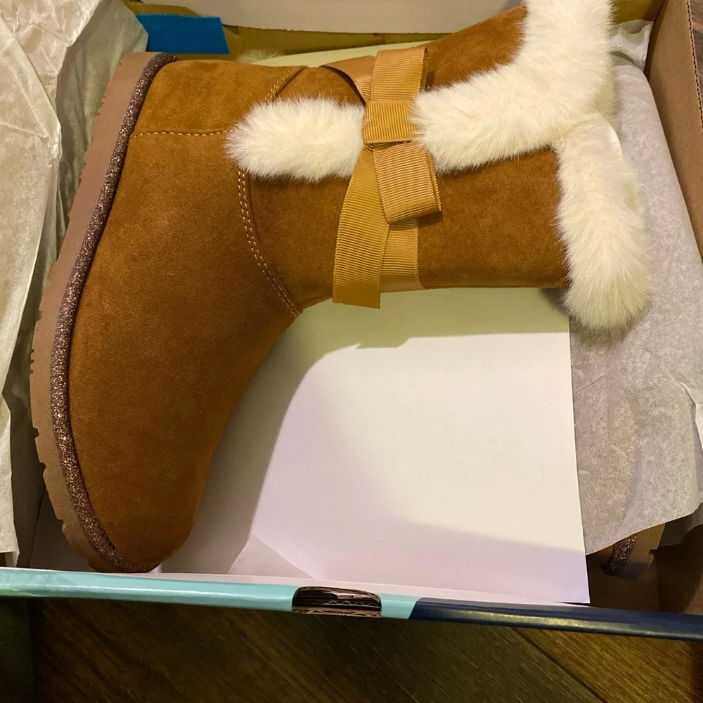 Magellan Outdoors Tan Boots with Faux Fur and Bow - Picture 7 of 8